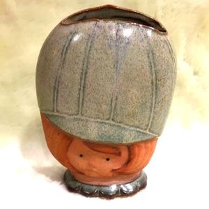 🔸Vintage Japanese Stoneware Wall Pocket Girl Vase
